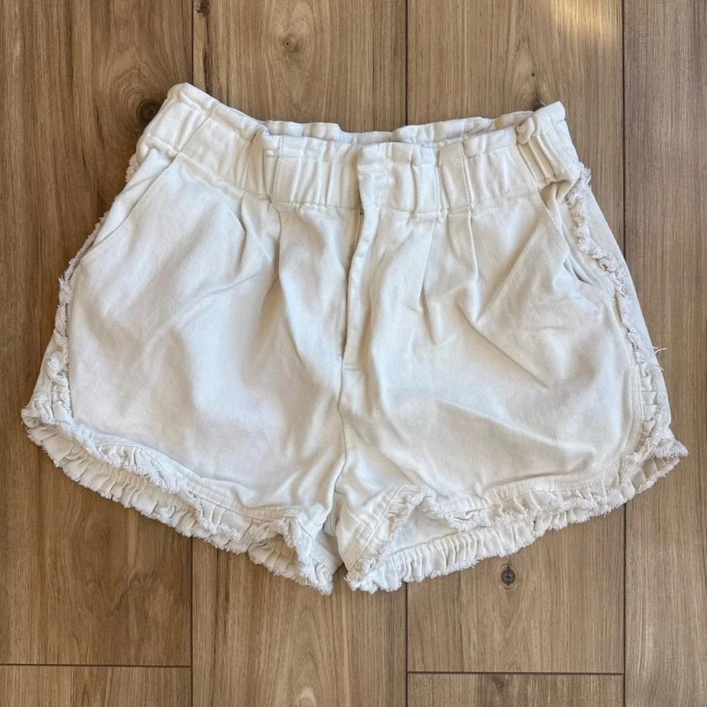 White Denim Shorts Size L Paper Bag With Ruffled Fray Hem Brand Swagger - Picture 1 of 7